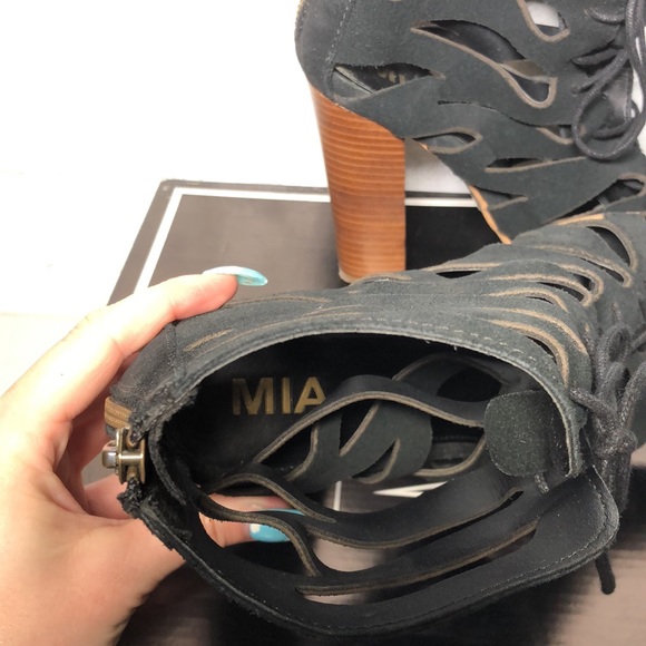 Mia Ira Black Suede Lace-Up Gladiator Sandals - Picture 13 of 16